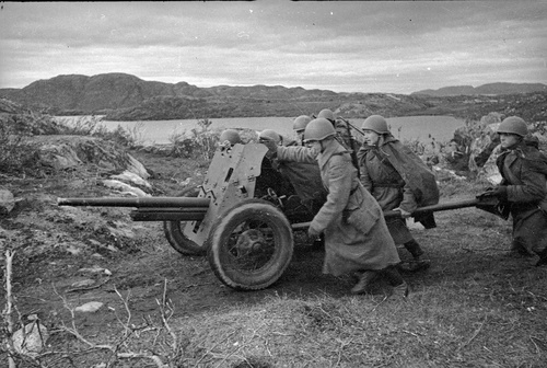 Історичне фото 45-мм гармати 53-К