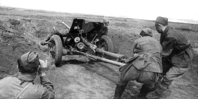 Історичне фото 45-мм гармати 53-К