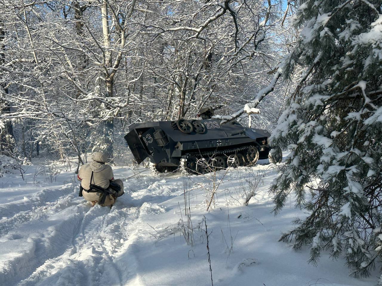 Зимовий прогін техніки сумістили з розвагами - катанням на санчатах