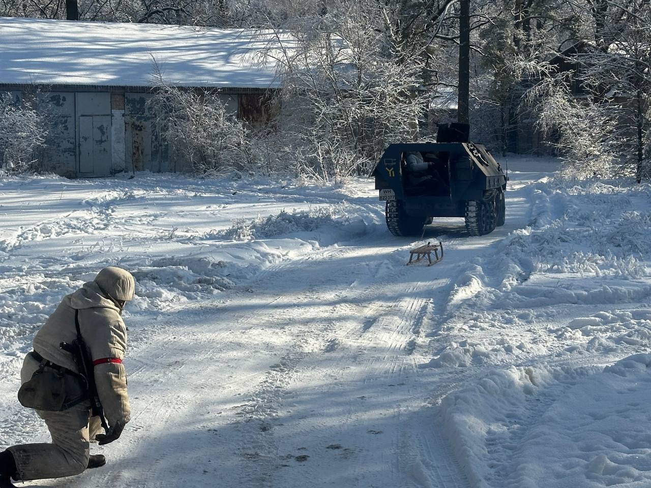 Зимовий прогін техніки сумістили з розвагами - катанням на санчатах