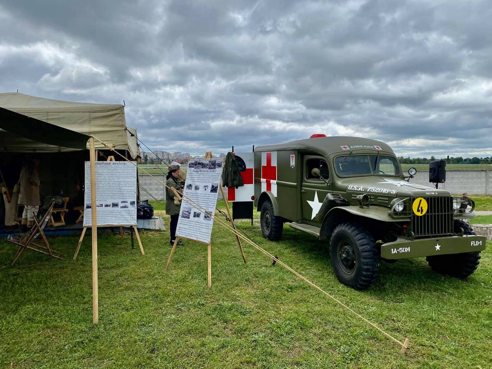 Виставка Old Car Land
