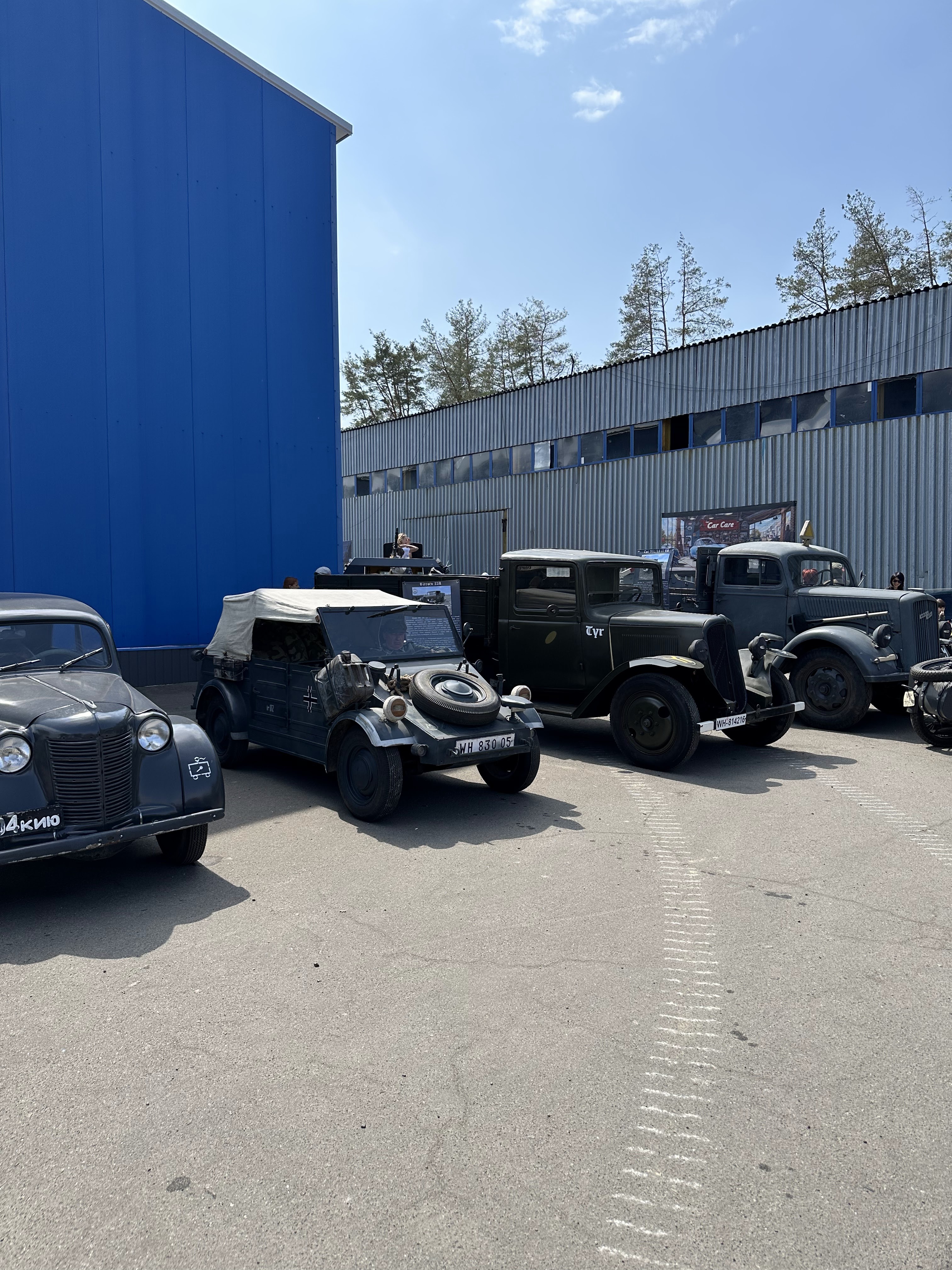 Презентація німецької техніки та спорядження Колес війни на виставці