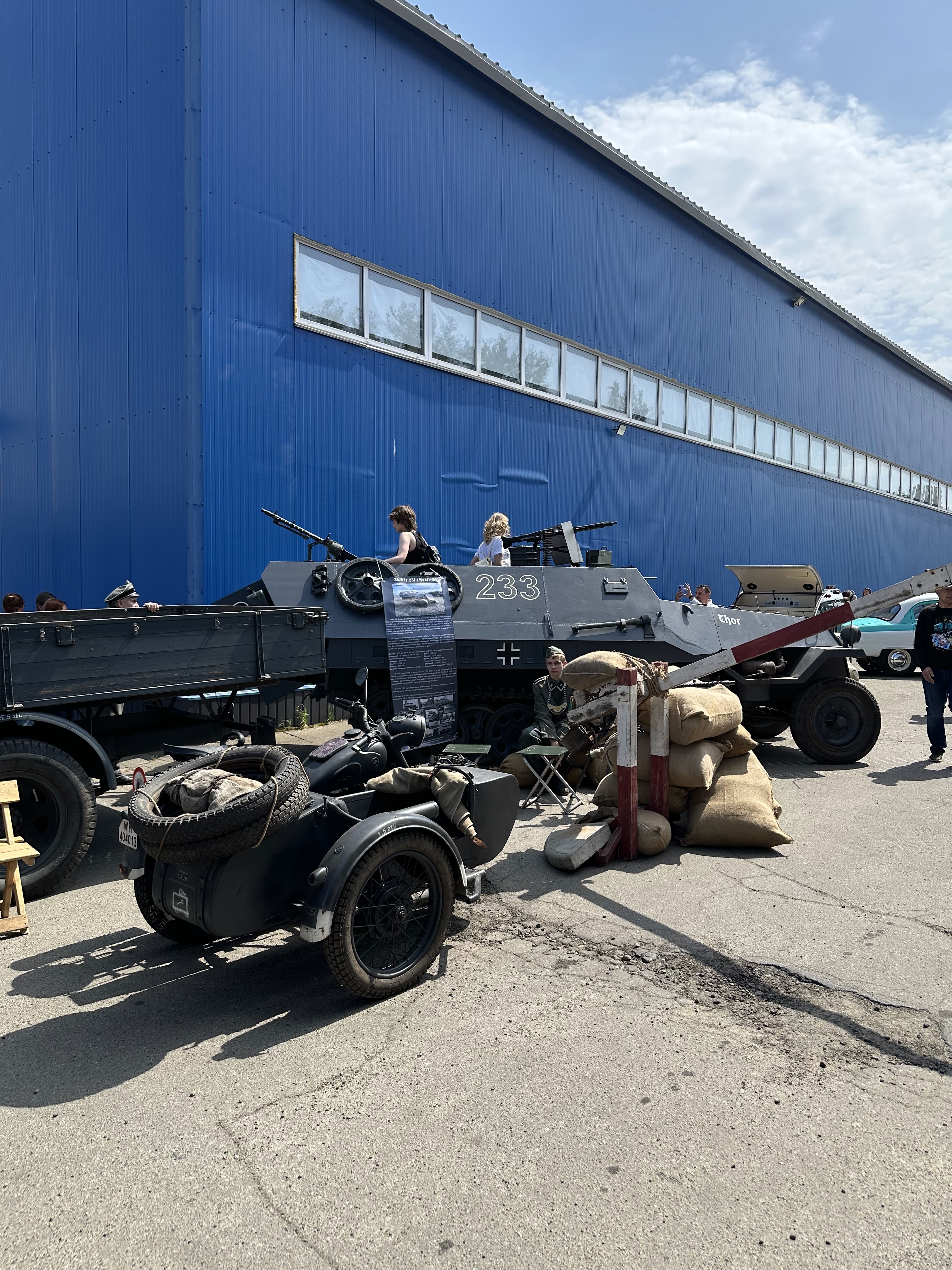 Презентація німецької техніки Гаражу Колеса війни на виставці