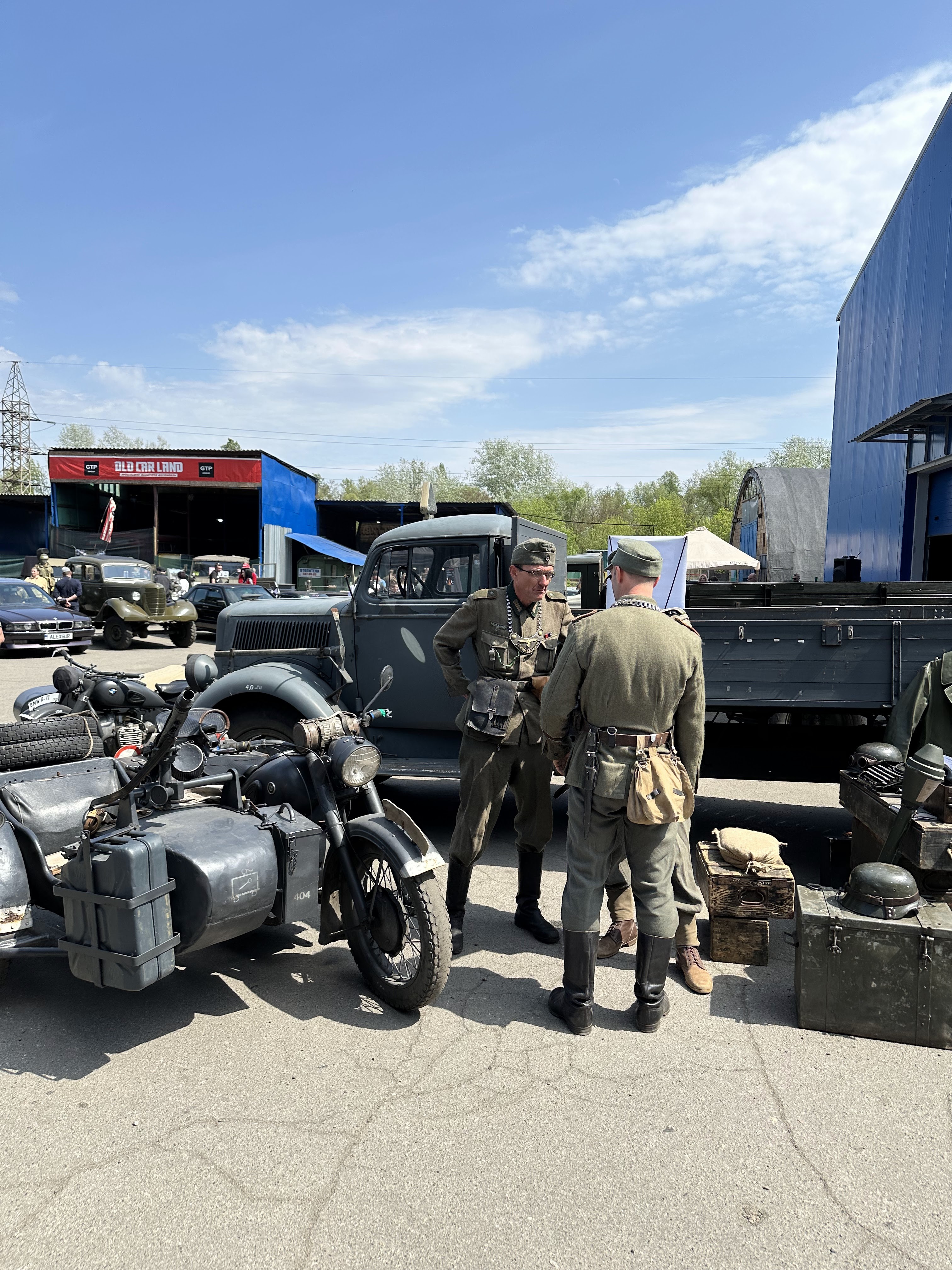 Презентація німецької техніки та спорядження Колес війни на виставці