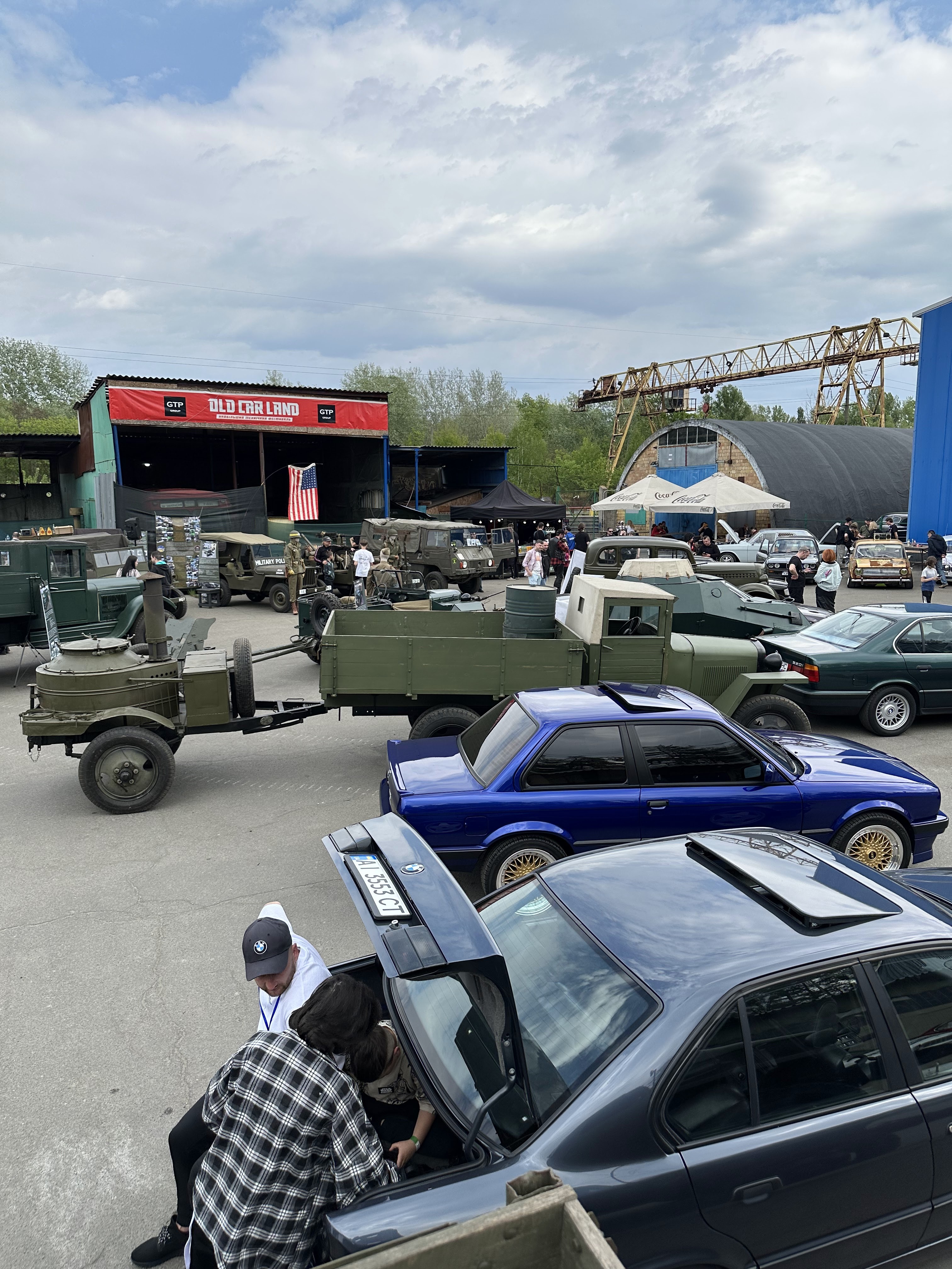 Презентація радянської техніки та спорядження Колес війни на виставці