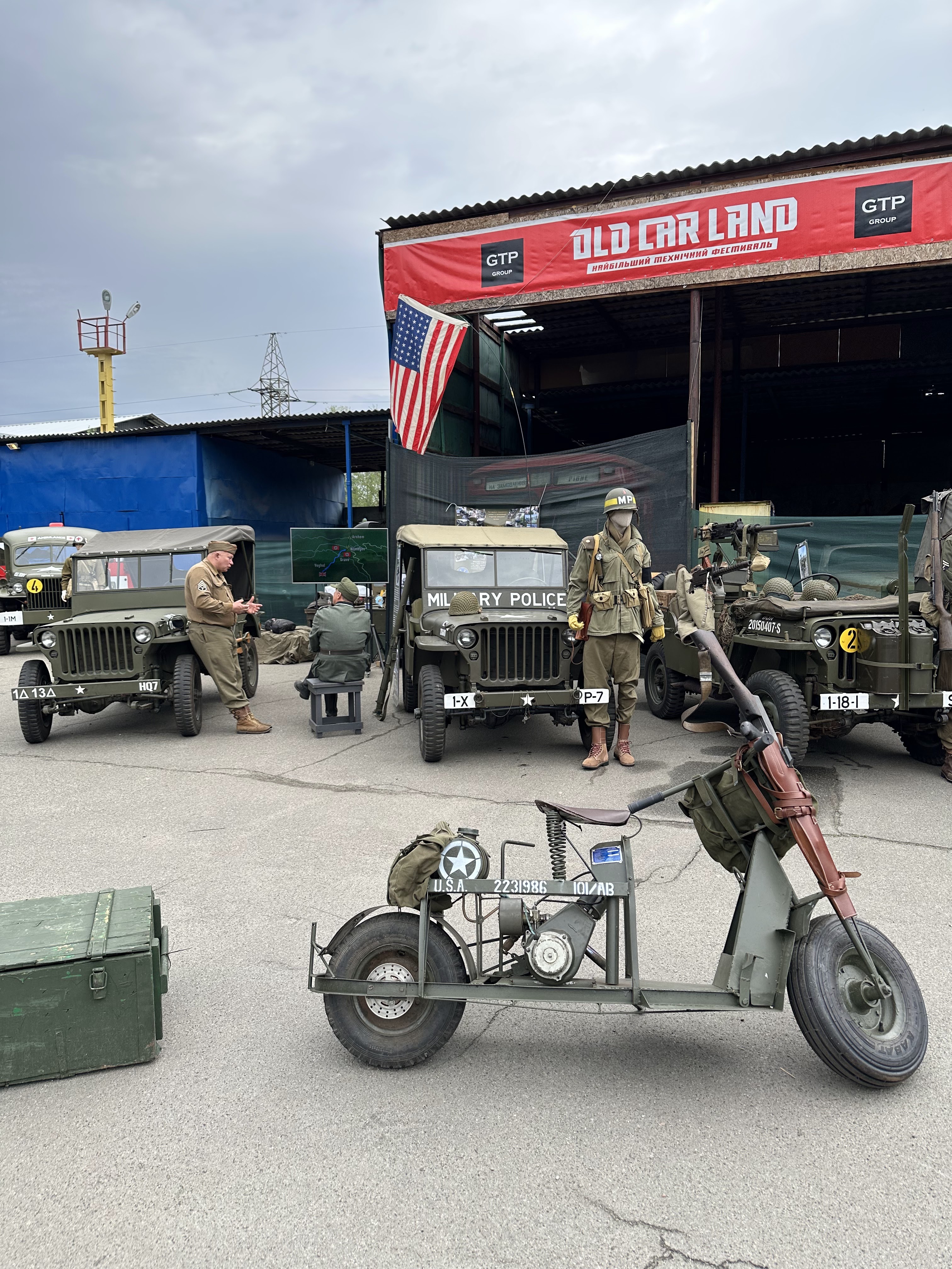 Учасник виставки десантний моторолер Cushman model 53