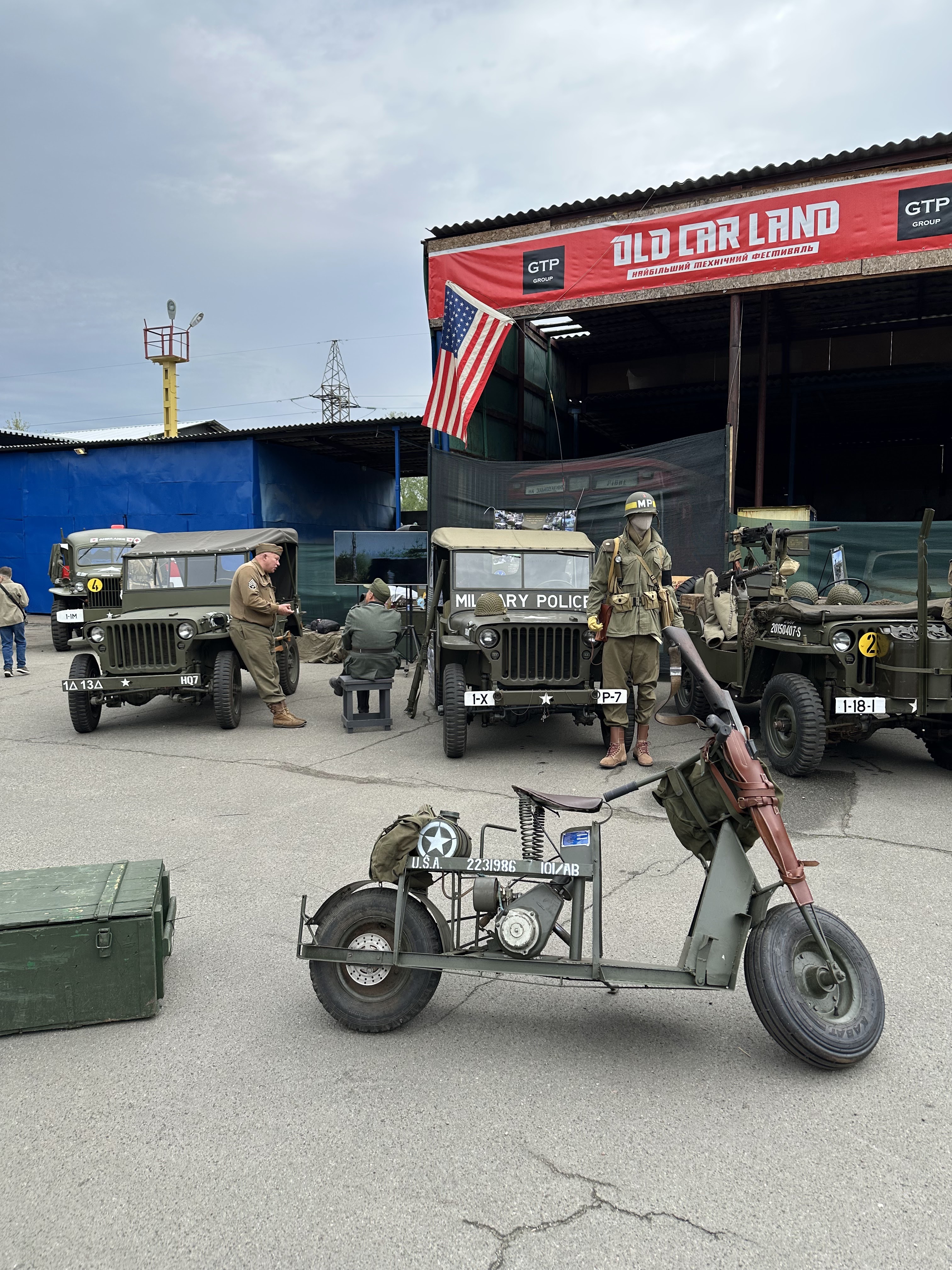 Учасник виставки десантний моторолер Cushman model 53