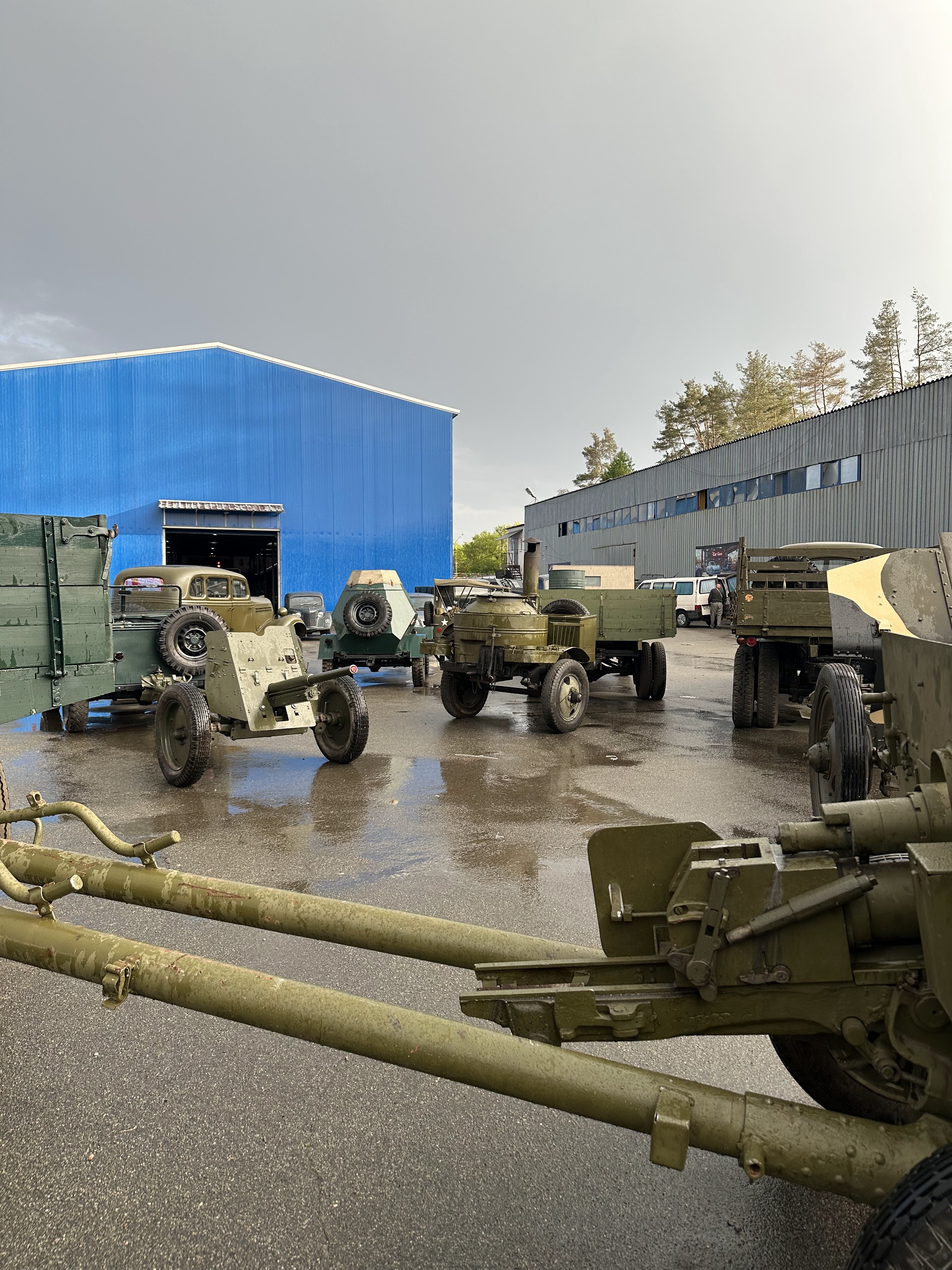 Презентація гармат червоної армії часів Другої світової війни