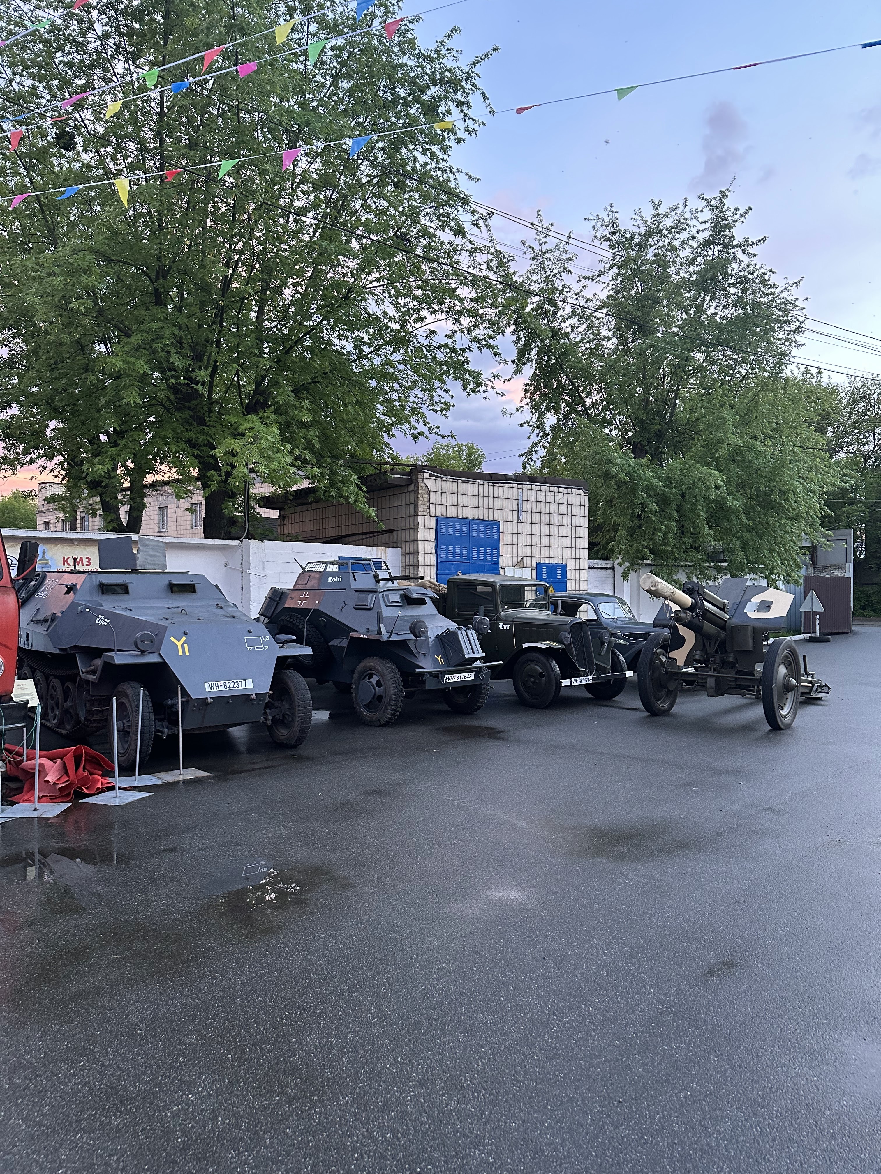 Презентація німецької техніки та спорядження Колес війни на виставці