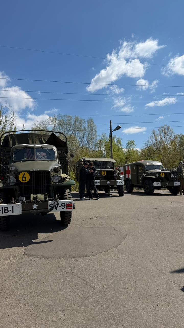 Учасники виставки репліка Chevrolet G7117, Dodge WC-54 та Dodge WC-51