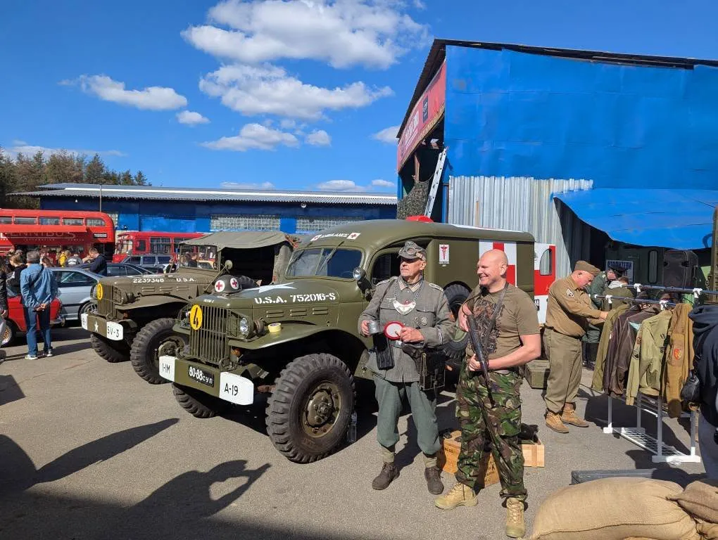 Учасники фестивалю Dodge WC-54 та Dodge WC-51