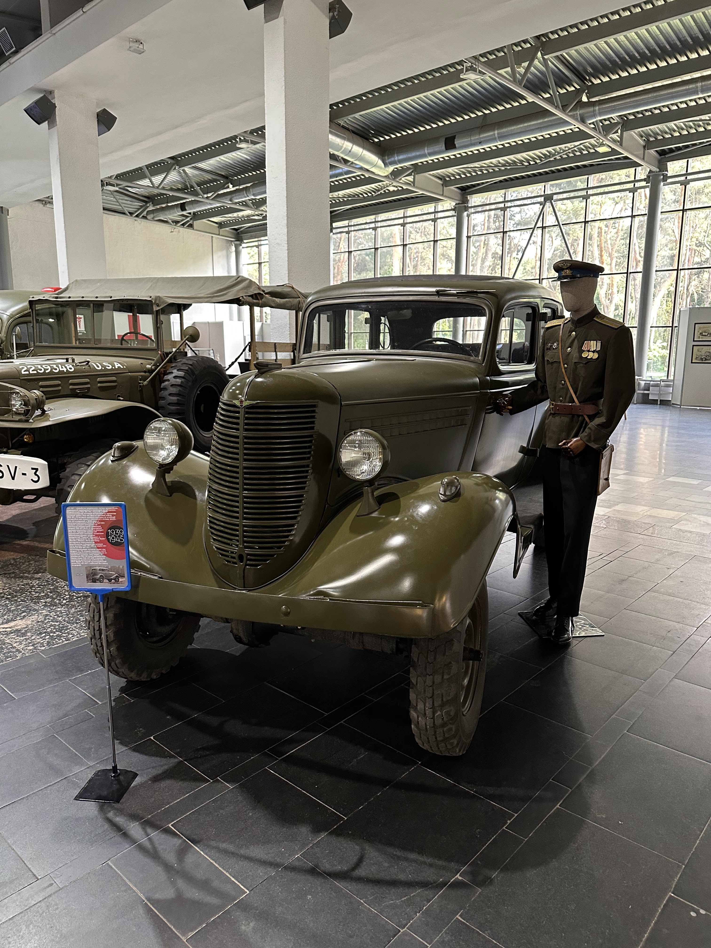 ГАЗ-61-73 та презентація форми пілота повітряних сил РСЧА періоду 1943 р.