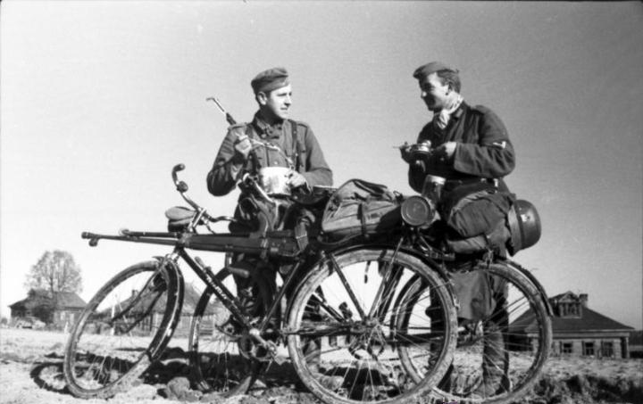 Історичне фото Truppenfahrrad