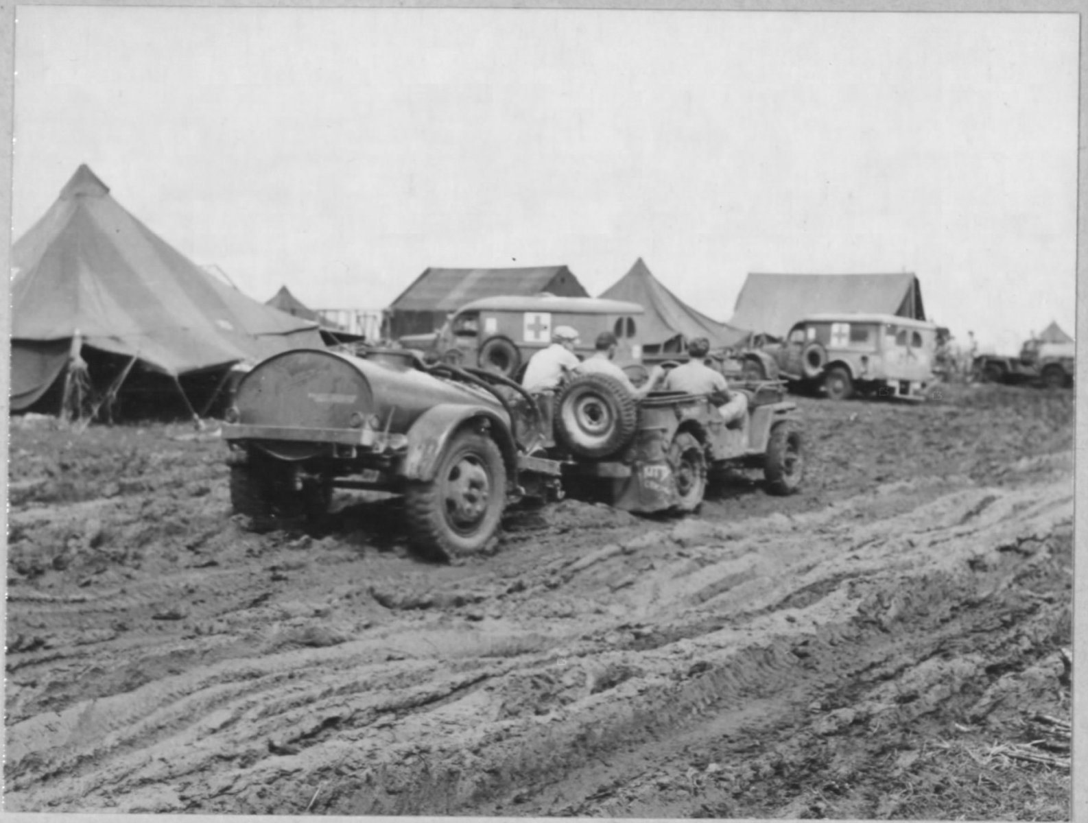 Історичне фото Water Buffalo G-527