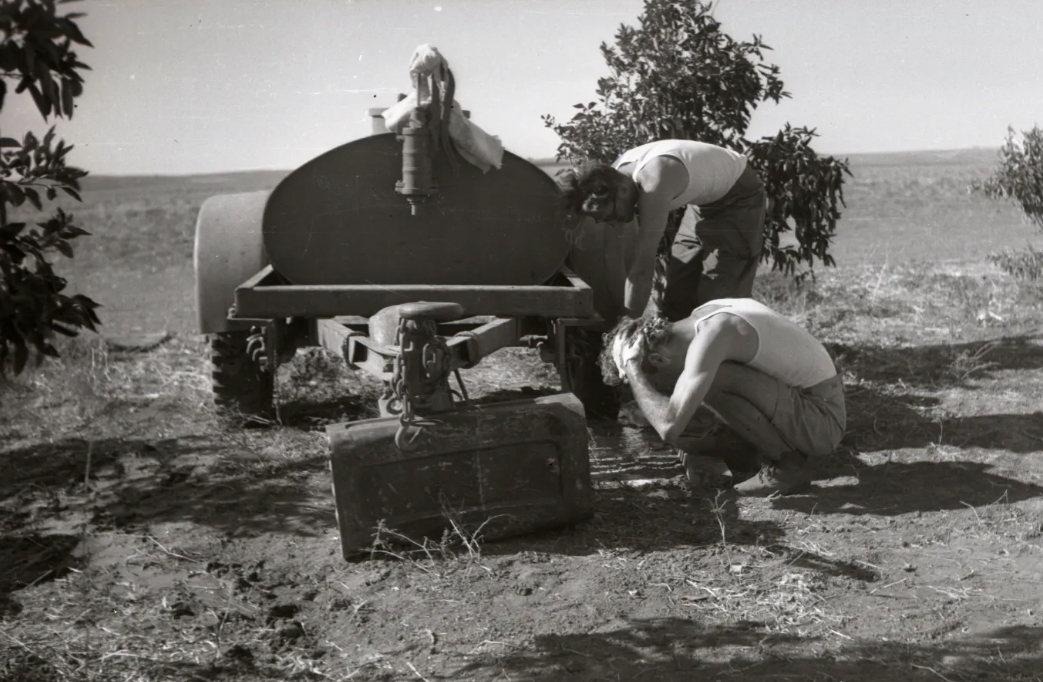 Історичне фото Water Buffalo G-527
